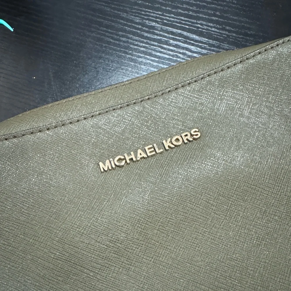 Michael Kors Jet Set crossbody bag - Picture 3 of 5